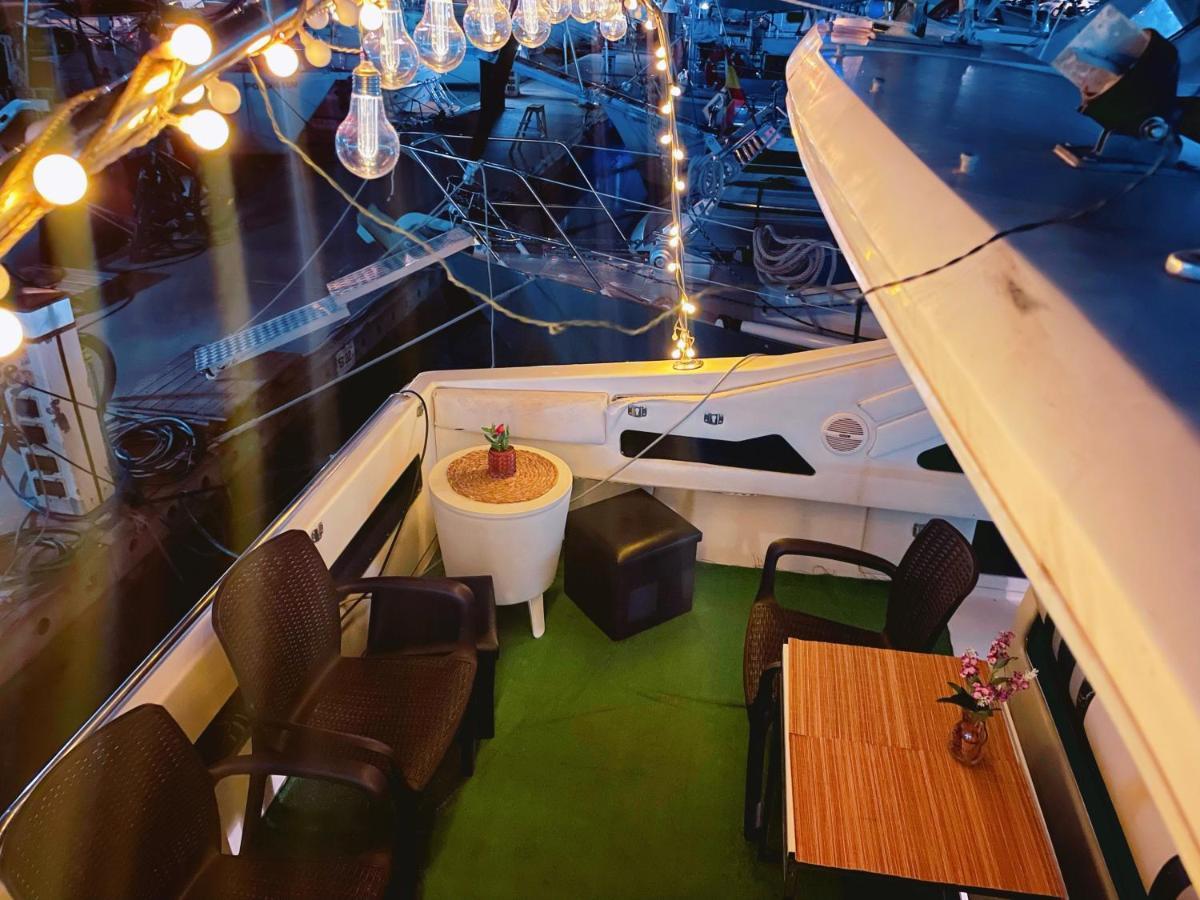 Yacht Hotel Barcelona Sant Adrià de Besòs Esterno foto